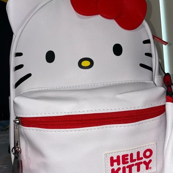 Hello Kitty White and Red Backpack with Iconic Design - Picture 10 of 11